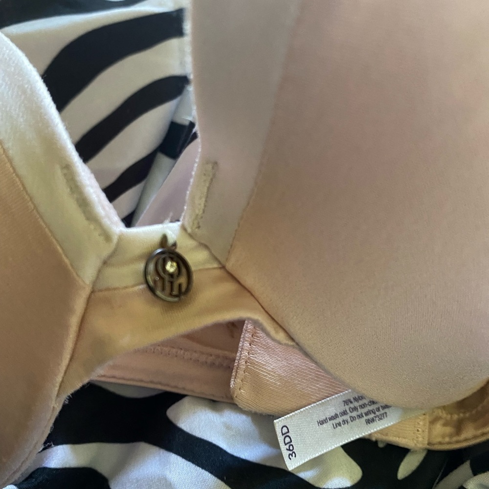 2 Bras - Picture 6 of 7